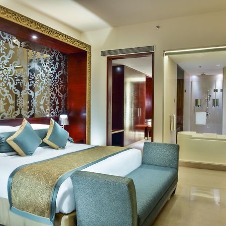 Crowne Plaza Ahmedabad City Centre By Ihg Bagian luar foto