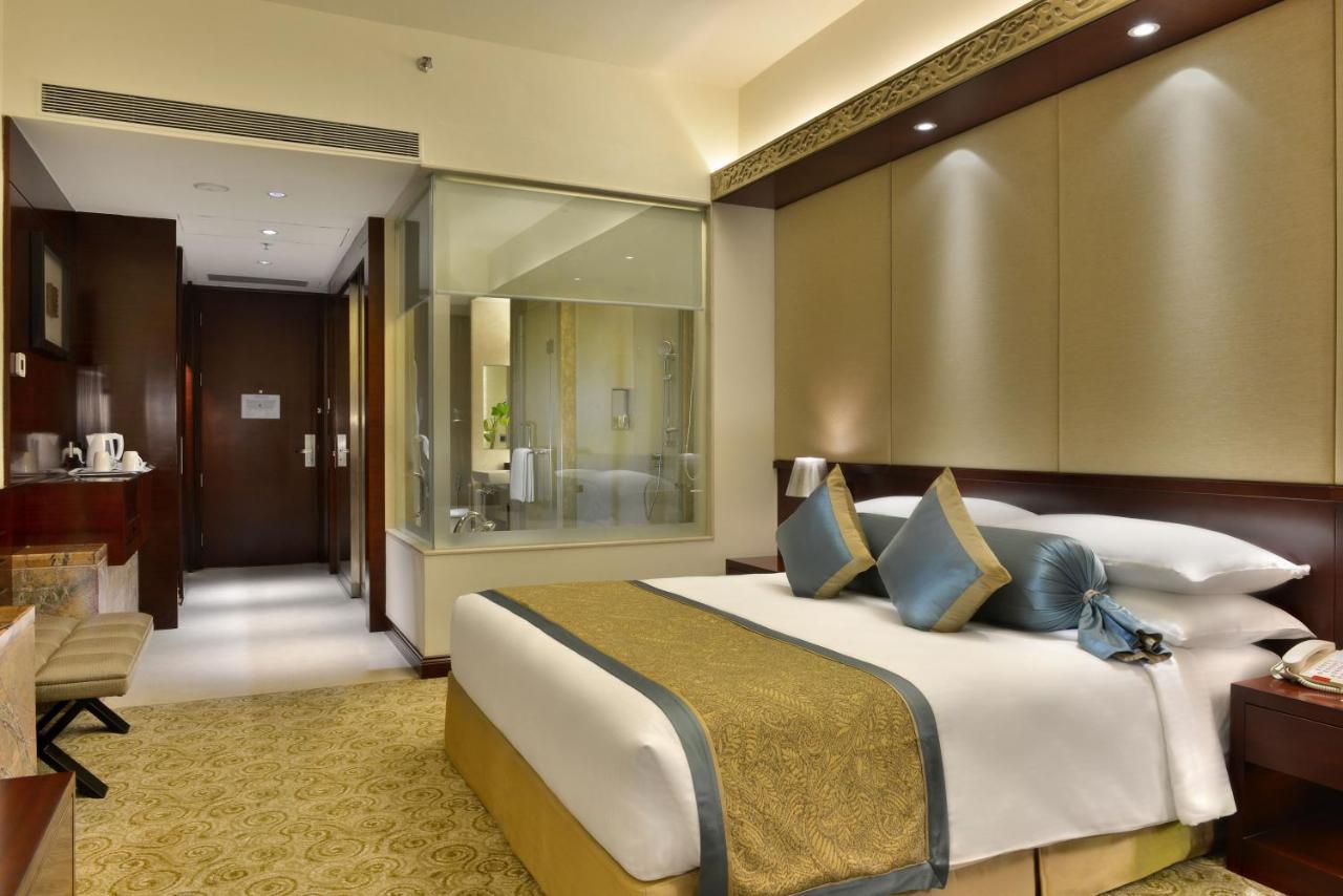 Crowne Plaza Ahmedabad City Centre By Ihg Bagian luar foto