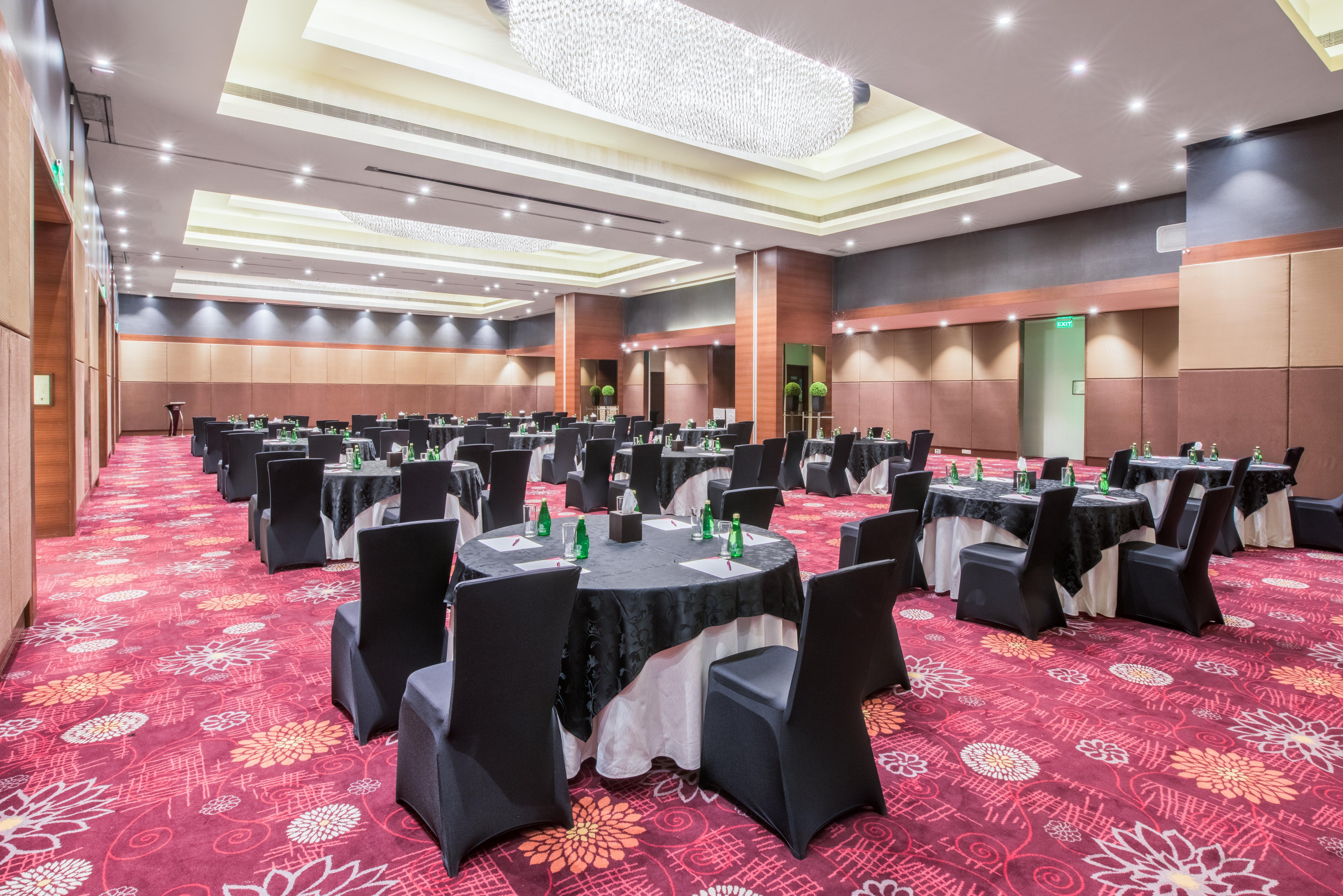 Crowne Plaza Ahmedabad City Centre By Ihg Bagian luar foto