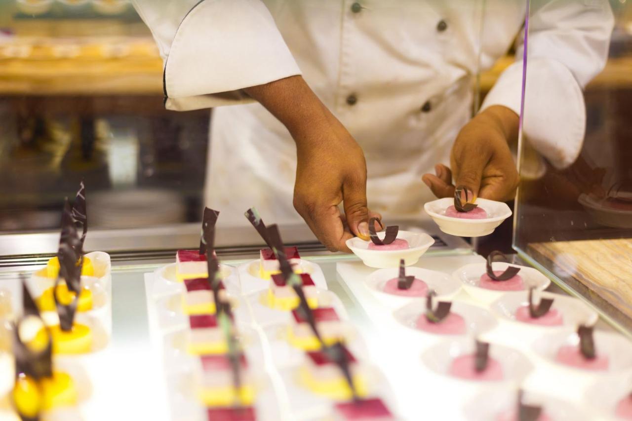 Crowne Plaza Ahmedabad City Centre By Ihg Bagian luar foto
