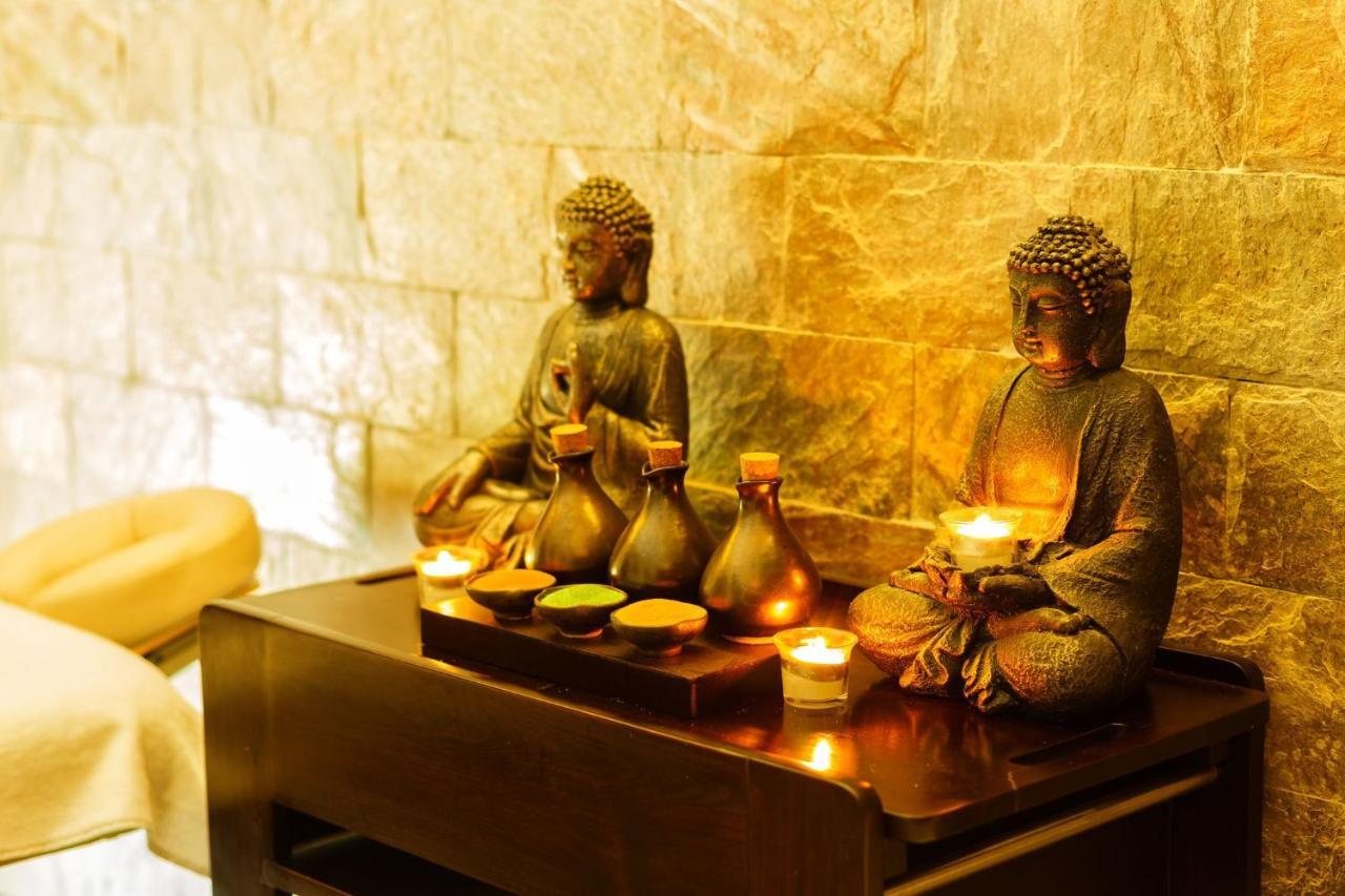 Crowne Plaza Ahmedabad City Centre By Ihg Bagian luar foto