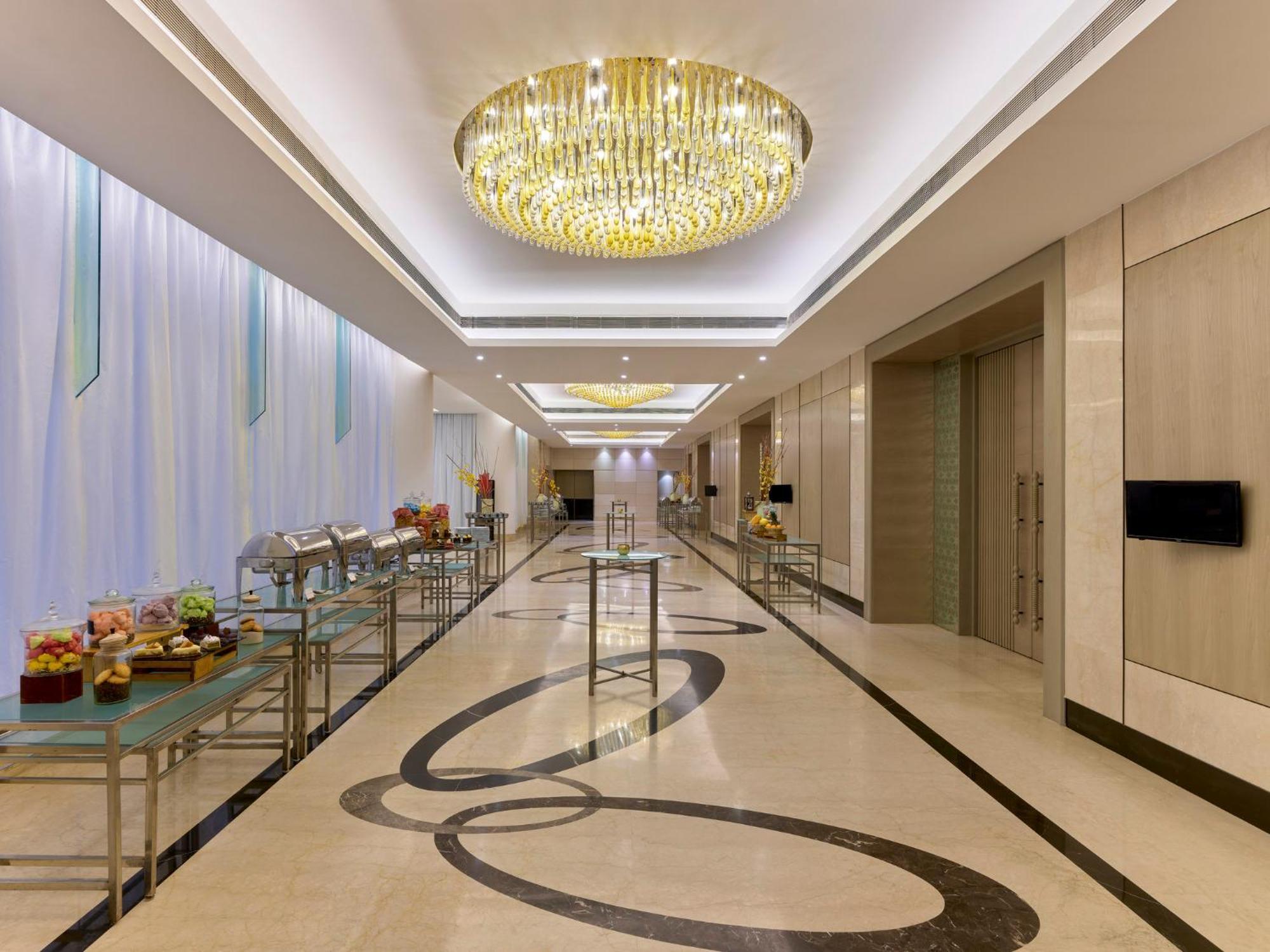 Crowne Plaza Ahmedabad City Centre By Ihg Bagian luar foto